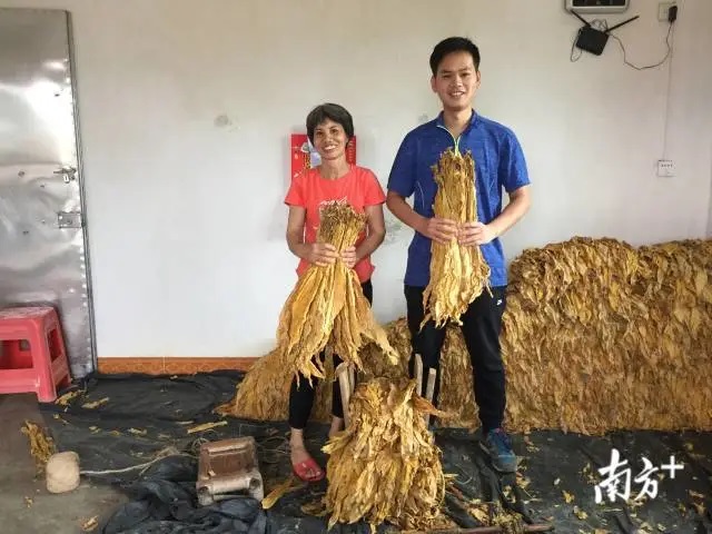 扶贫一线燃烧青春，“90后”第一书记为贫困村打造“不走”的事情队