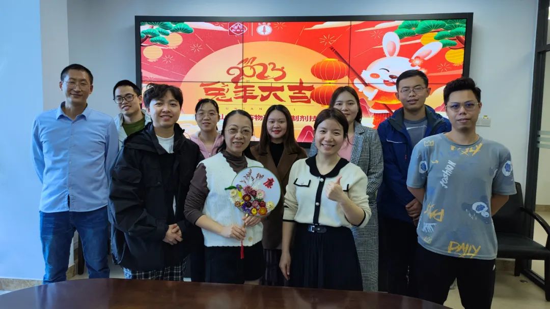 白云山征途国际官网公司举行“古韵迎元宵 团扇话清廉”主题活动