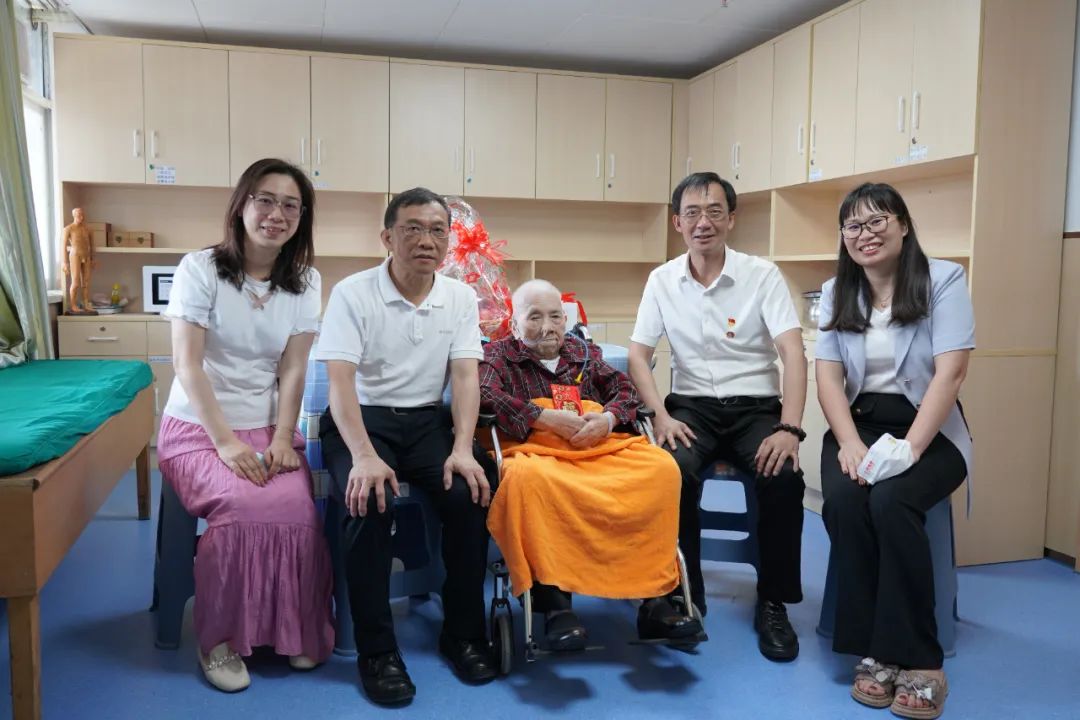 情系革命先进 赓续红色基因——白云山征途国际官网公司慰问离休干部刘玉珍