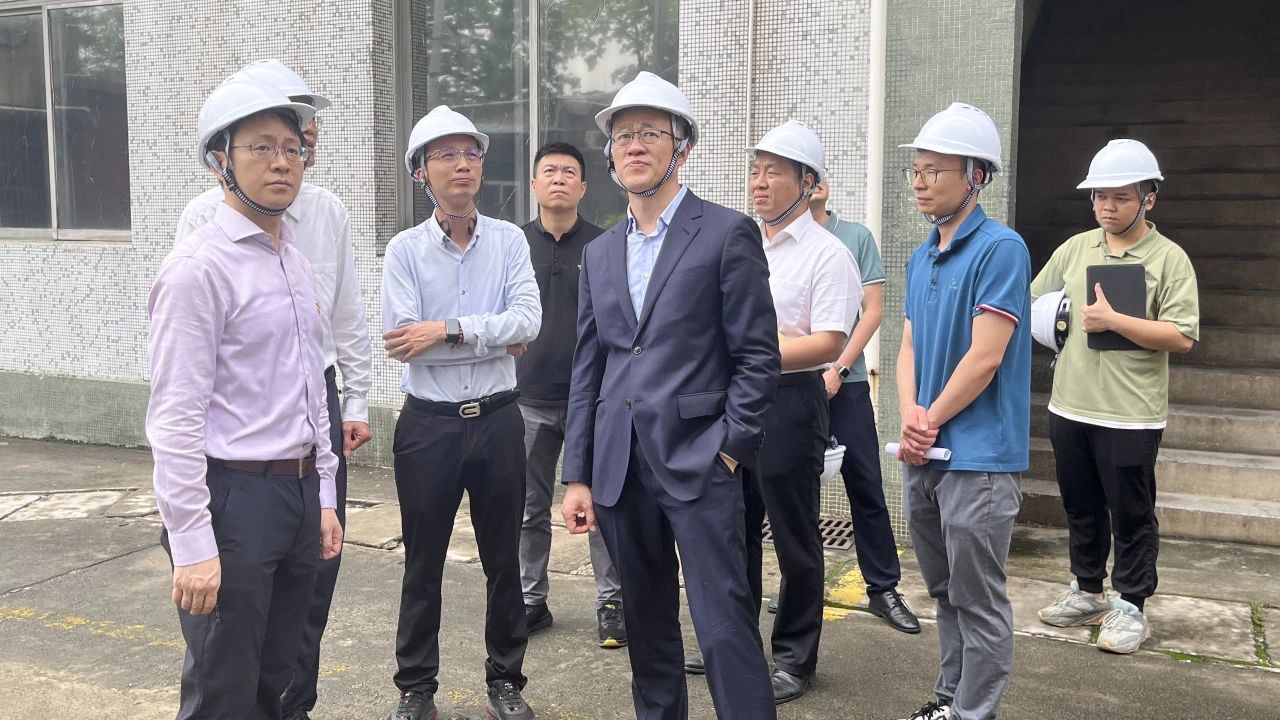 “五一”节前，，广药集团党委副书记、、副董事长、、总司理杨军带队到白云山征途国际官网公司开展清静检查事情